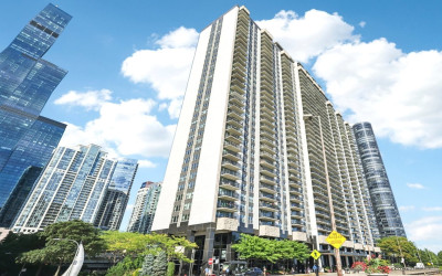 Gallery thumbnail Luxury Residence with Panoramic Views of Lake Michigan and the Chicago Skyline